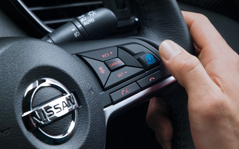 プロパイロット_エクストレイル_ステアリング